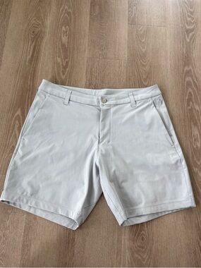 lululemon athletica Men’s Light Gray Flat-Front Shorts